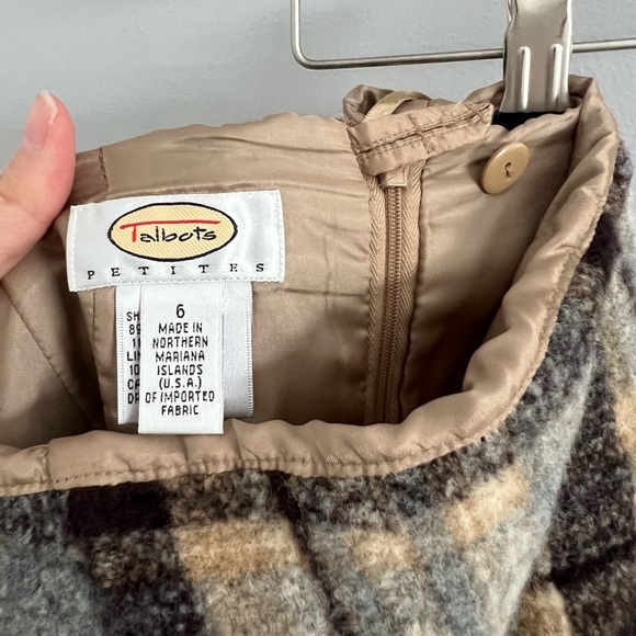 Plaid skirt - Picture 3 of 3